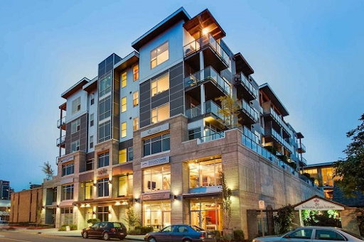 Downtown Kelowna luxury condo highrise